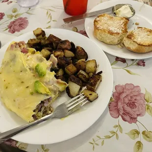 Cowboy omelet with country potatoes and a biscuit
