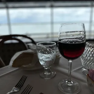 Table setting and bread