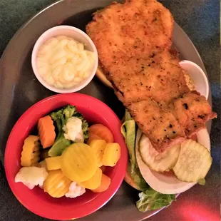 mini tenderloin and veggies on the lunch menu