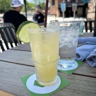 Mango jalapeño margarita