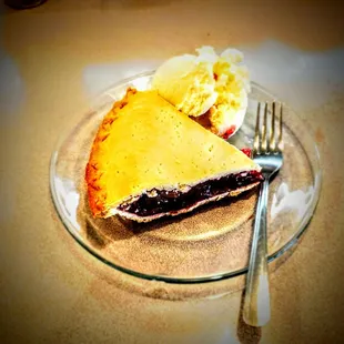 Strawberry Rhubarb Pie Ala Mode