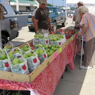 farmers selling apples