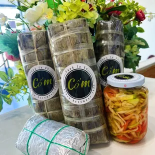 Bánh tét $20
Giò thủ $12
Dưa món $6