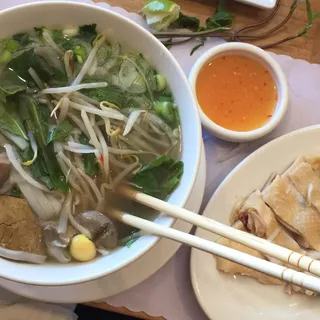 11. Pho Ga Nam An