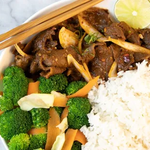Spicy Beef served with Jasmin rice and Steamed Veggies