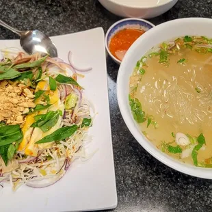 Miếng gói gà.  Clear noodles  soup with vegetables and chiken very good .