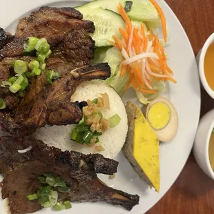 Cơm tấm sườn chả