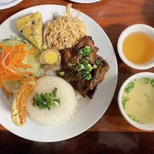 Bbq pork w/ shrimp cake, egg cake, shredded pork skin