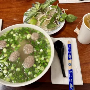 Phở chín bò viên