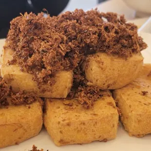 Fried tofu and lemongrass