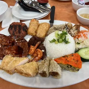 Com Tam Thuan Kieu 10 Mon (10 item broken rice plate)