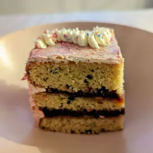 Texas winter fresa funfetti cake.