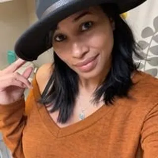 Elvia W.