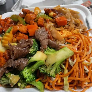 Combo A with Kung pao chicken and broccoli beef so good!!