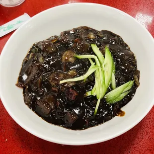 Ja chang mian / Black Bean Noodle