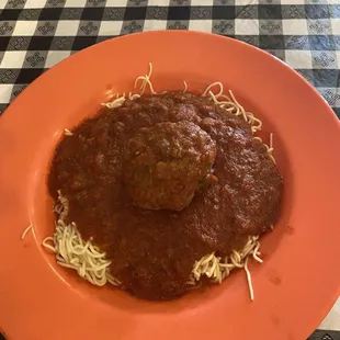 Spaghetti and meatball