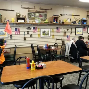 decor and 4 top tables