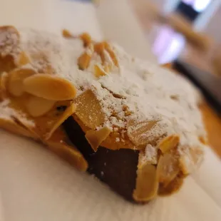 Almond Crossiant