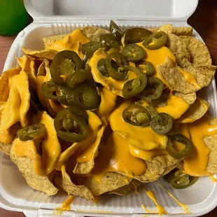 nachos with cheese and jalapenos