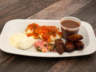 Pupuseria La Familiar