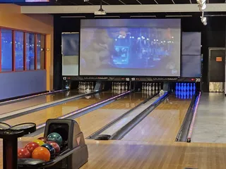 Celebrity Lanes