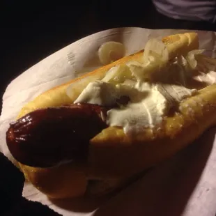 a hot dog with toppings