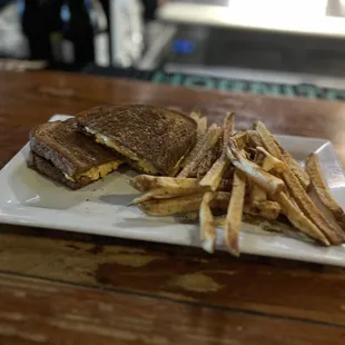Pimento cheese (spicy) on rye w/ fries