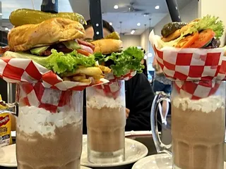 Max & Louie’s New York Diner