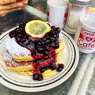 Lemon ricotta cheese pancake is so good!
