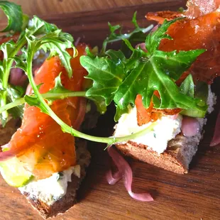 Salmon gravlax crostini