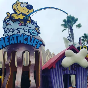 the entrance to the theme park