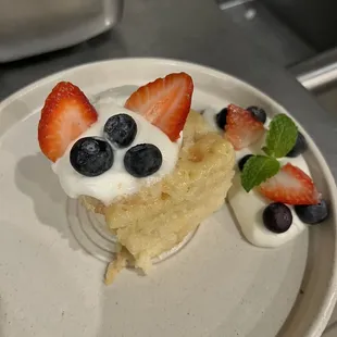 Tres' Leches w/fresh fruit