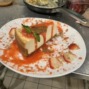 New York Style Cheesecake w/strawberry glaze and fresh fruit