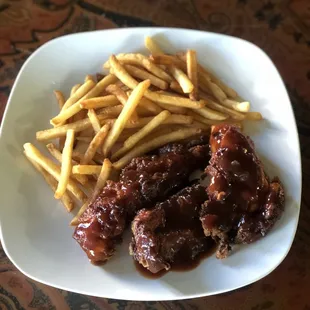 Famous Linden Chicken with the best secret sauce!