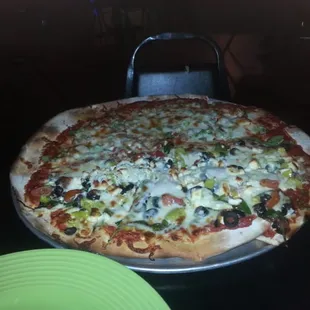 GREEK PIZZA WITH TRADITIONAL SAUCE