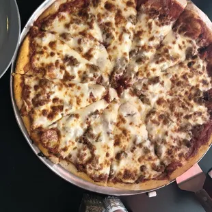 Pepperoni/bacon/Canadian bacon/Italian sausage (traditional sauce).