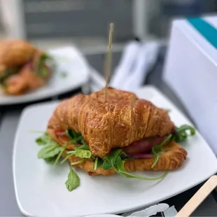 Another beautiful close-up of the smoked salmon sandwich. Yummy.