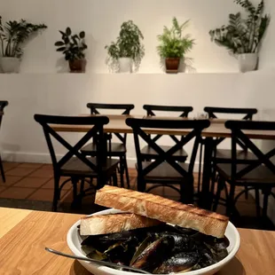 oysters and mussels, interior