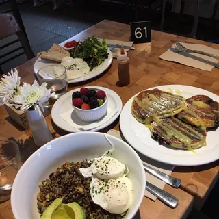 Quinoa Breakfast Bowl