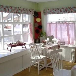 Bright, light and cheery!