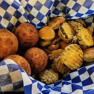 Half meotor and pickles