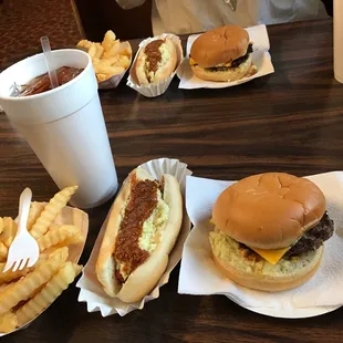 When in Rome, here they do onions, slaw, chili, and mustard as the standard instead of lettuce, tomato and mayo!  Here goes nothing!