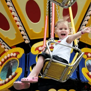 Como Town Swing family ride at Como Town Amusement Park  in Saint Paul, MN.