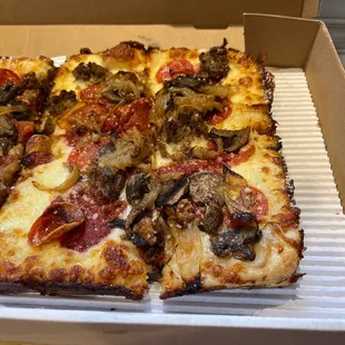 Comos pizza grilled onions pepperoni meatballs and mushrooms