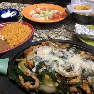 The sides and salad that comes with the fajita