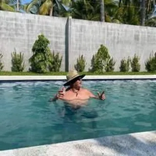 Alejandro V.