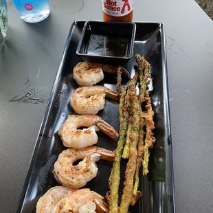 Sautéed shrimp with asparagus