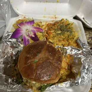 Cheezburger with Mac and cheese
