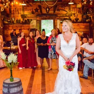 Carrie and Ron 2018 - 08-25 Memory Mountain reception bouquet toss