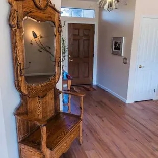 a wooden bench and mirror